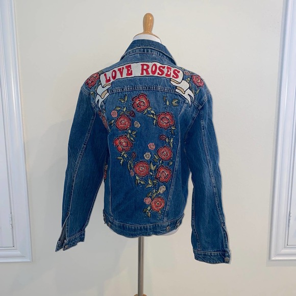 ZARA PREMIUM COLLECTION DENIM JACKET OVERSIZED EMBROIDERED ROSE FLOWERS Size XS - Picture 3 of 7